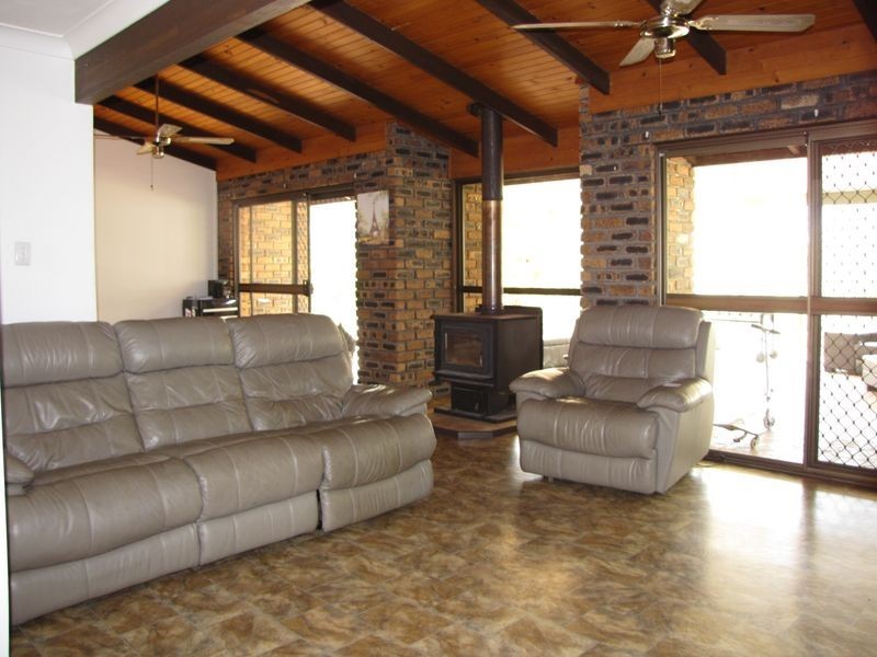 28 Strawpocket Ct, Jimboomba QLD 4280