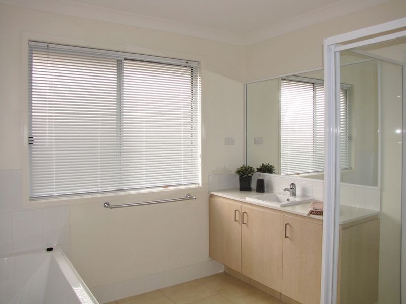 10 Phoebe Way, Gleneagle QLD 4285