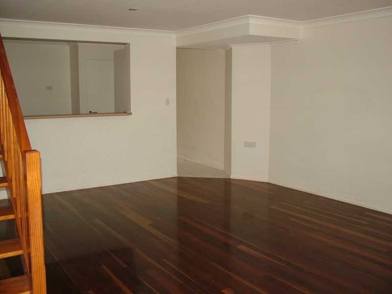 16/4 Sherwood Close, Mudgeeraba QLD 4213