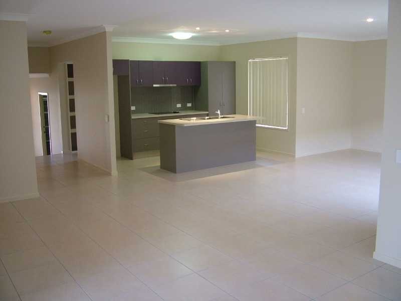 16 Sheffield Circuit, Pacific Pines QLD 4211