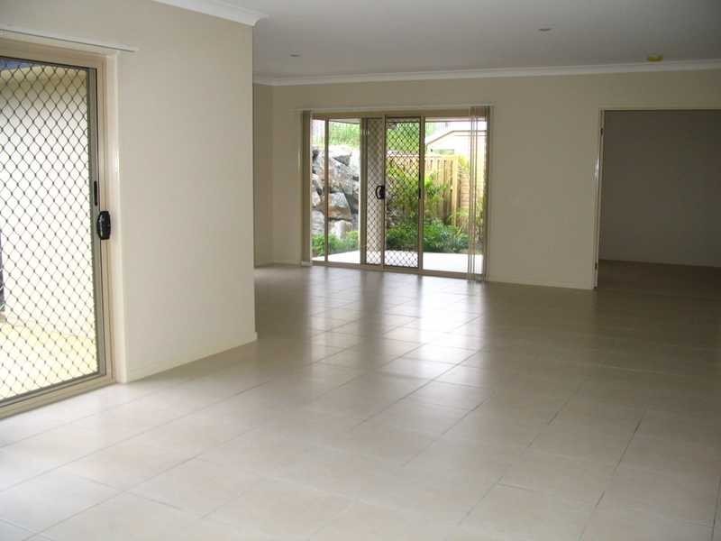 16 Sheffield Circuit, Pacific Pines QLD 4211