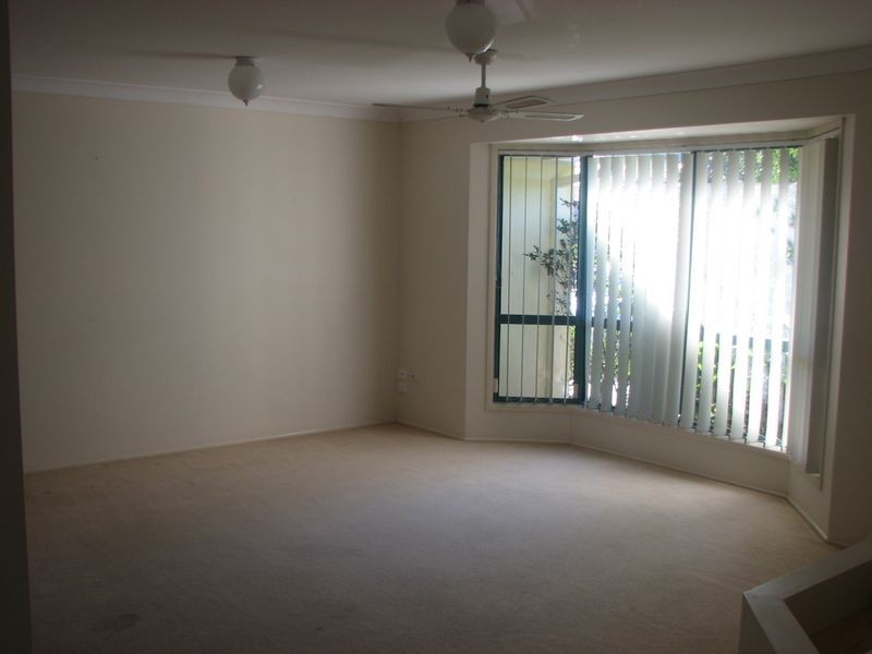 2 Hertford Cres, Mudgeeraba QLD 4213