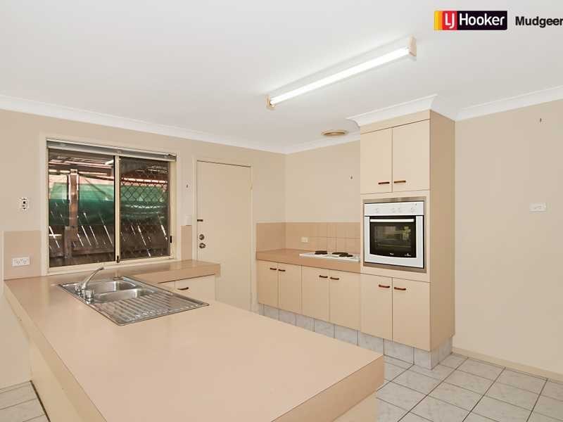 1/5 Jessica Court, Arundel QLD 4214