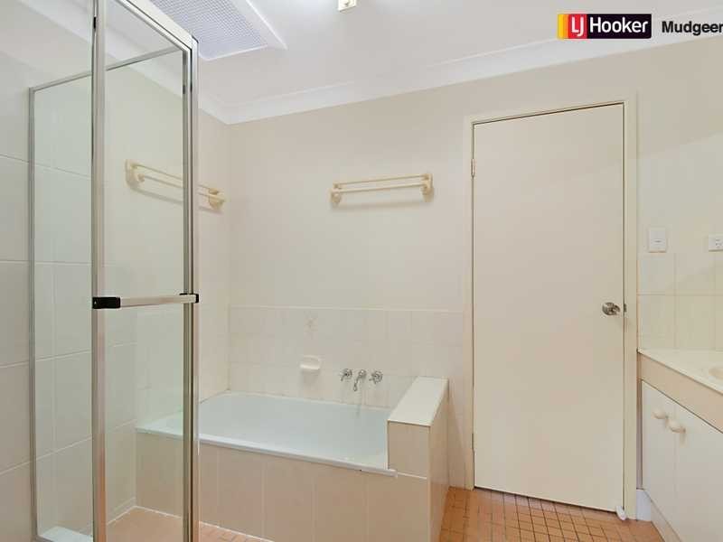 1/5 Jessica Court, Arundel QLD 4214