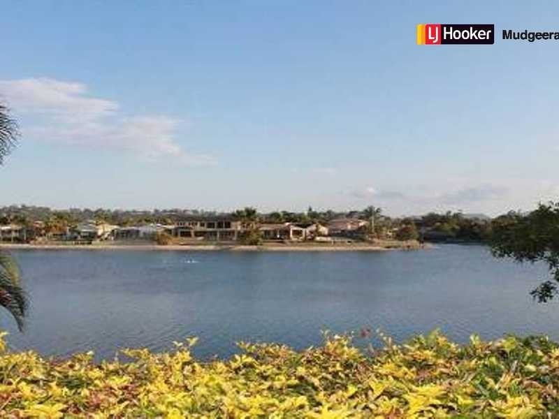 70 Auk Avenue, Burleigh Waters QLD 4220