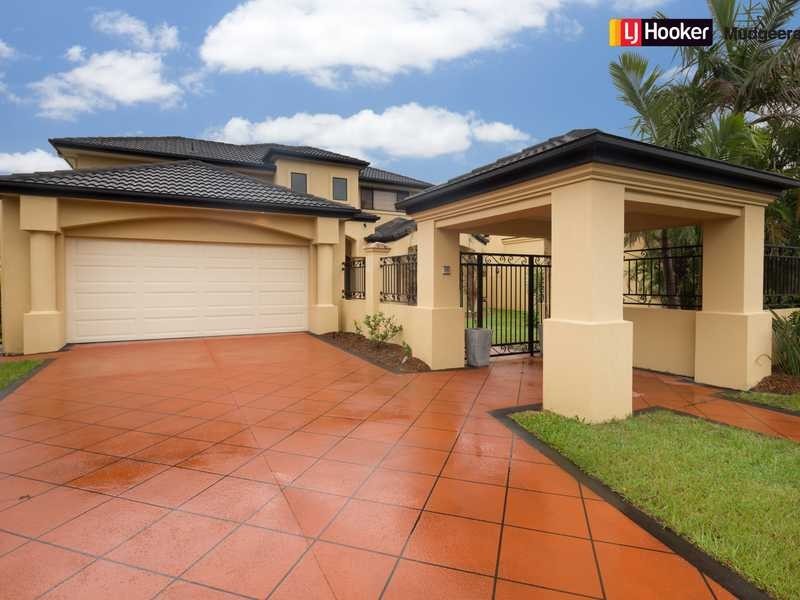 32 Clear Water Bay Ave, Clear Island Waters QLD 4226