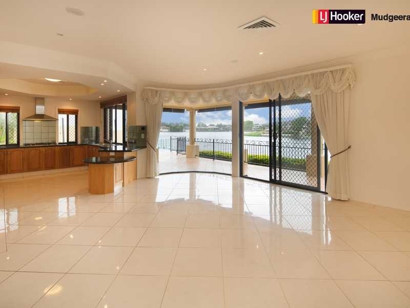 32 Clear Water Bay Ave, Clear Island Waters QLD 4226