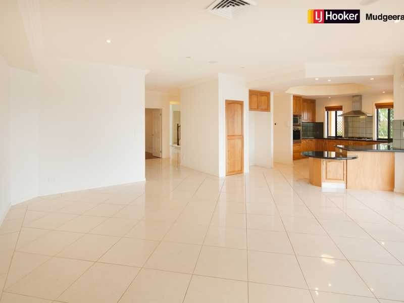 32 Clear Water Bay Ave, Clear Island Waters QLD 4226