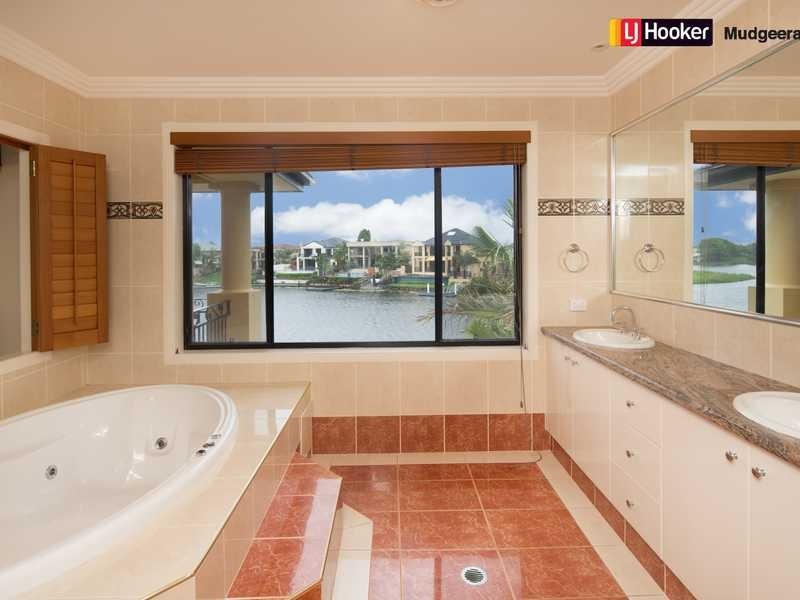 32 Clear Water Bay Ave, Clear Island Waters QLD 4226