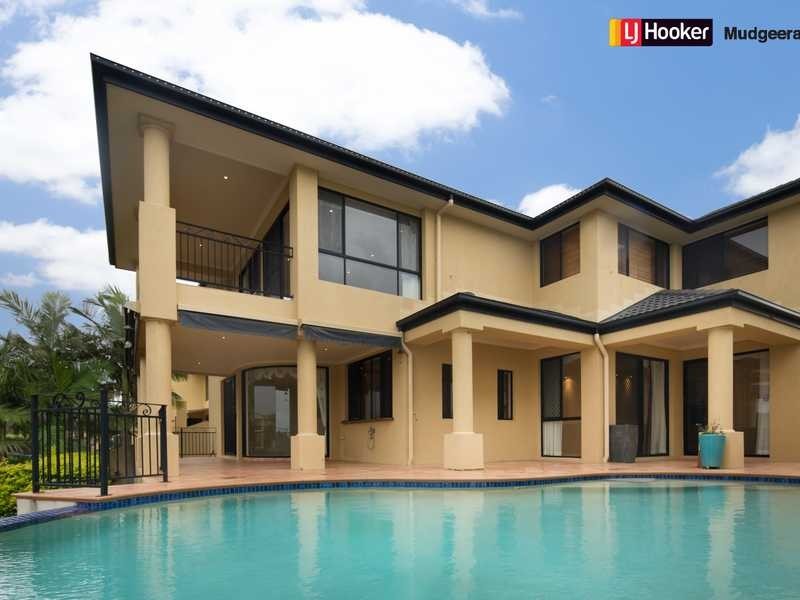 32 Clear Water Bay Ave, Clear Island Waters QLD 4226