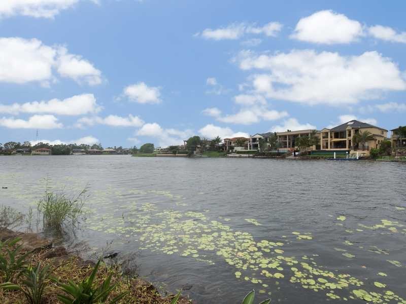 32 Clear Water Bay Ave, Clear Island Waters QLD 4226