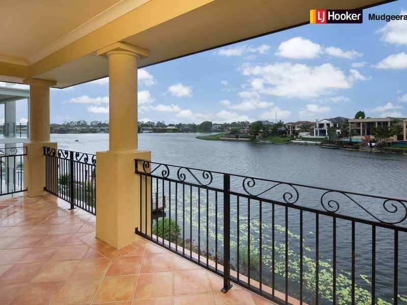 32 Clear Water Bay Ave, Clear Island Waters QLD 4226