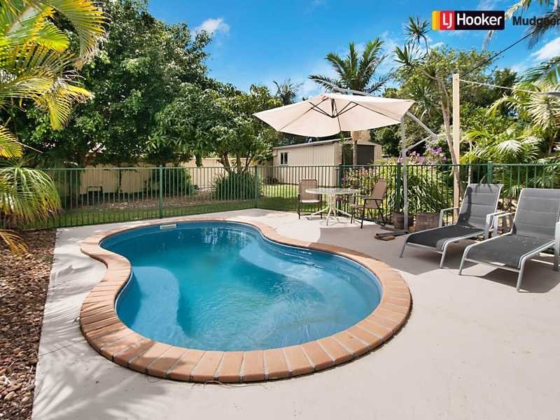 98 Saffron St, Elanora QLD 4221