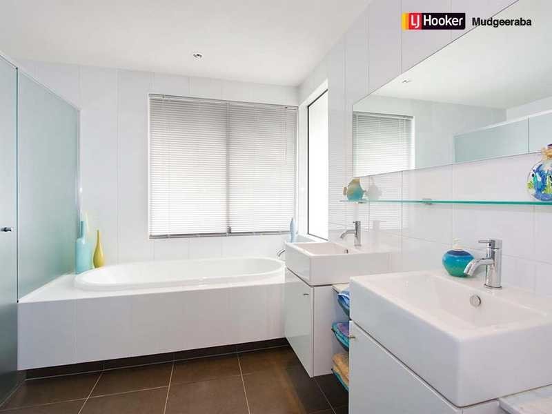 835 Legend Trail, Robina QLD 4226