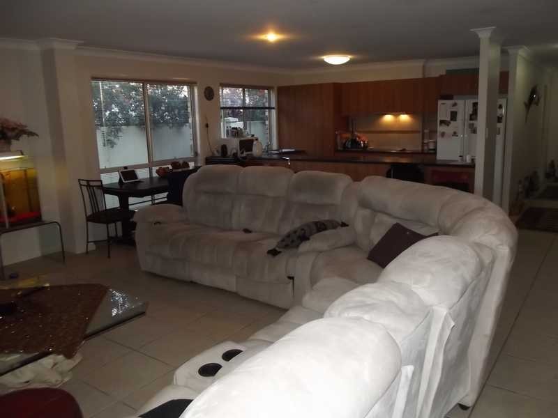 2/7 Maidenhair Place, Robina QLD 4226