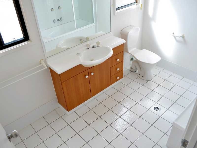 1 Warbler Parade, Varsity Lakes QLD 4227