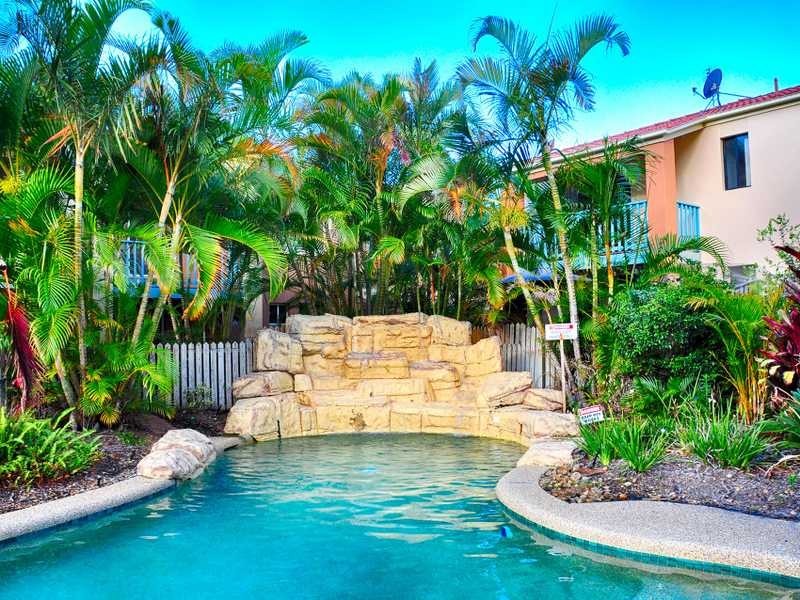 1 Warbler Parade, Varsity Lakes QLD 4227