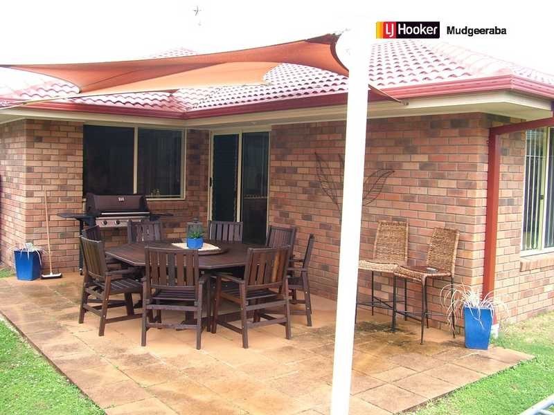 6 Burr Court, Pacific Pines QLD 4211