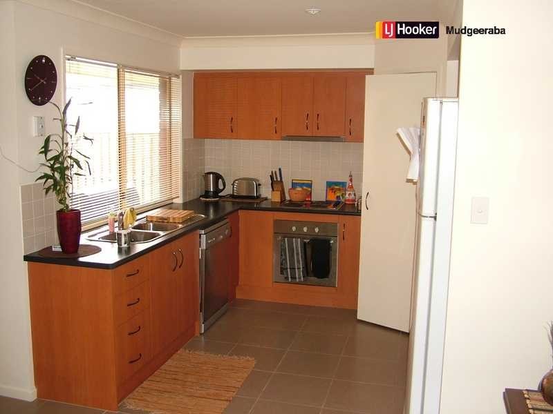 6 Burr Court, Pacific Pines QLD 4211