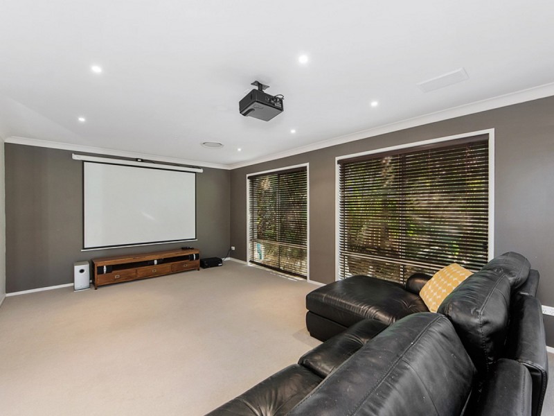 8 Grove Creek Close, Reedy Creek QLD 4227