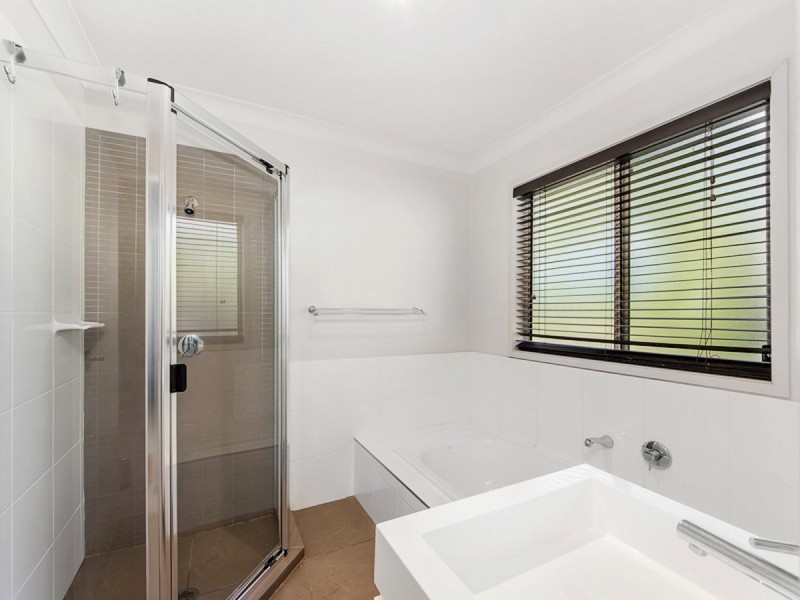 8 Grove Creek Close, Reedy Creek QLD 4227