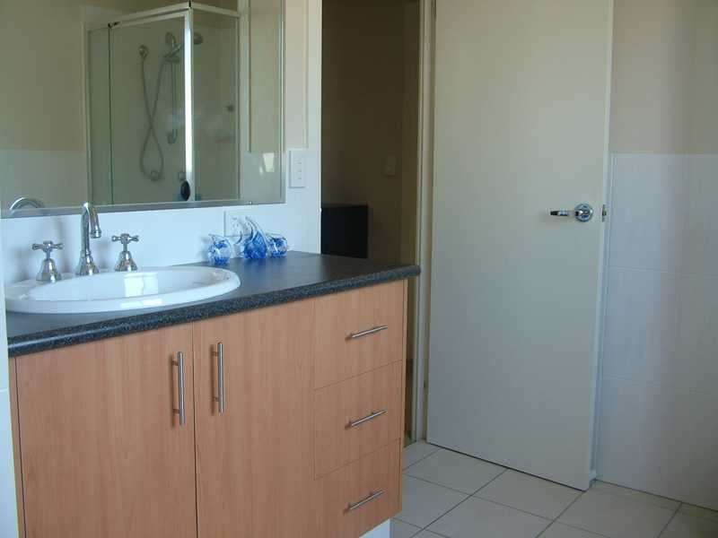 2/21 Robert Street, Mudgeeraba QLD 4213