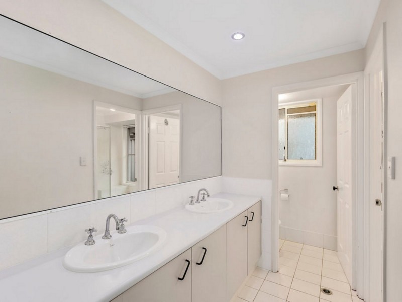 3 Garvie Place, Highland Park QLD 4211