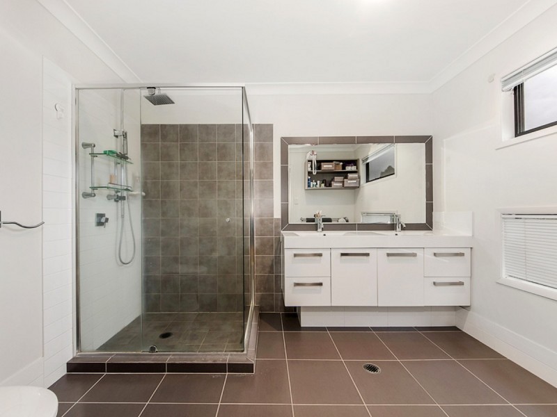 11 Peregrine Street, Reedy Creek QLD 4227
