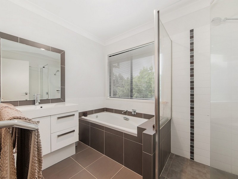 11 Peregrine Street, Reedy Creek QLD 4227