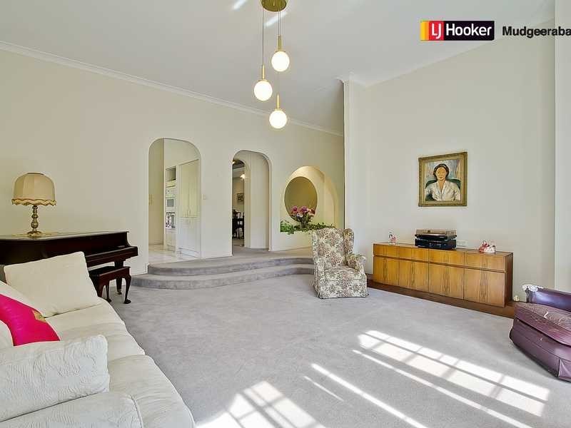 6 Saunders Drive, Bonogin QLD 4213