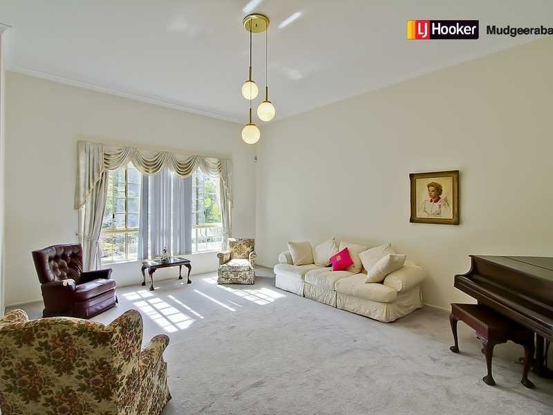 6 Saunders Drive, Bonogin QLD 4213