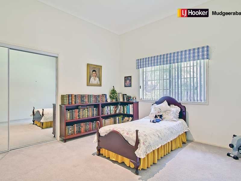6 Saunders Drive, Bonogin QLD 4213