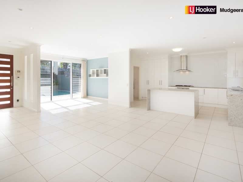 25 Grenaside Court, Robina QLD 4226