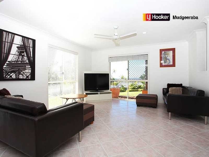 4 Dewar Court, Highland Park QLD 4211