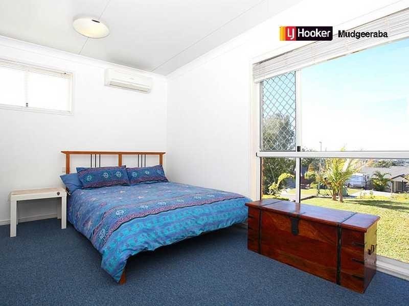 4 Dewar Court, Highland Park QLD 4211