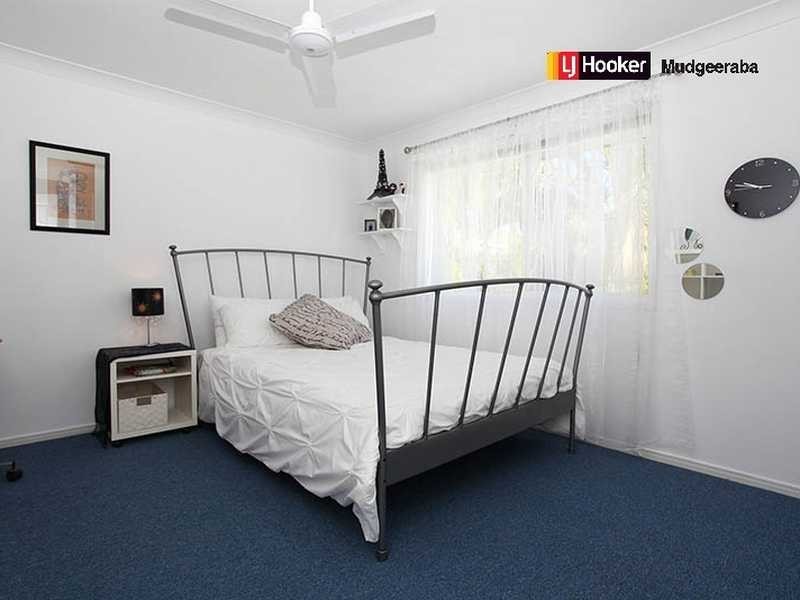 4 Dewar Court, Highland Park QLD 4211