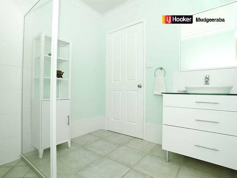 4 Dewar Court, Highland Park QLD 4211