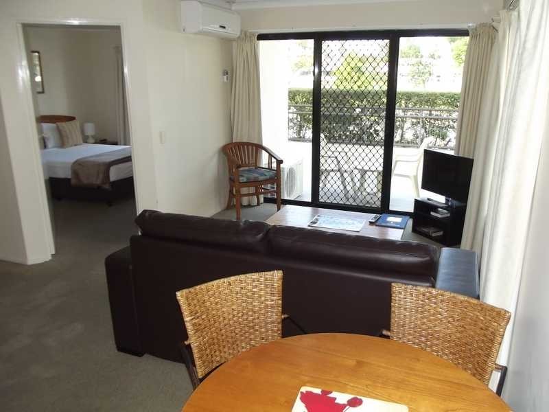 9 Margaret Avenue, Broadbeach QLD 4218