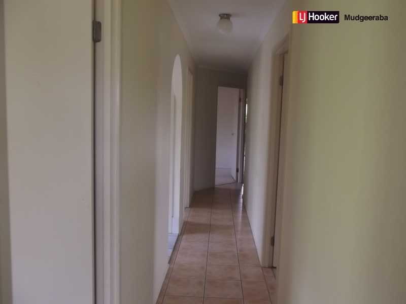 10 Dearne Place, Carrara QLD 4211