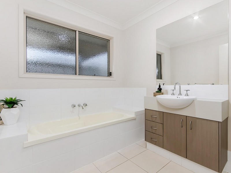 30 Willow Tree Drive, Reedy Creek QLD 4227