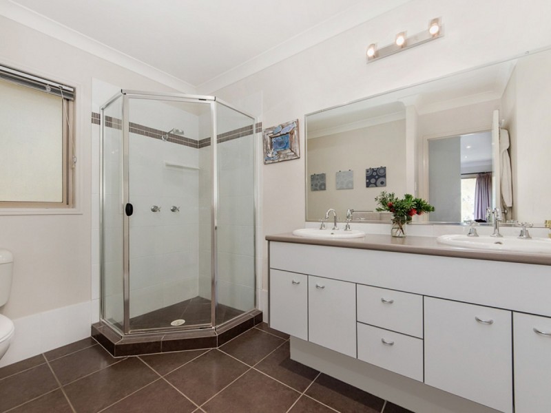 10 Fairy Wren Court, Bonogin QLD 4213