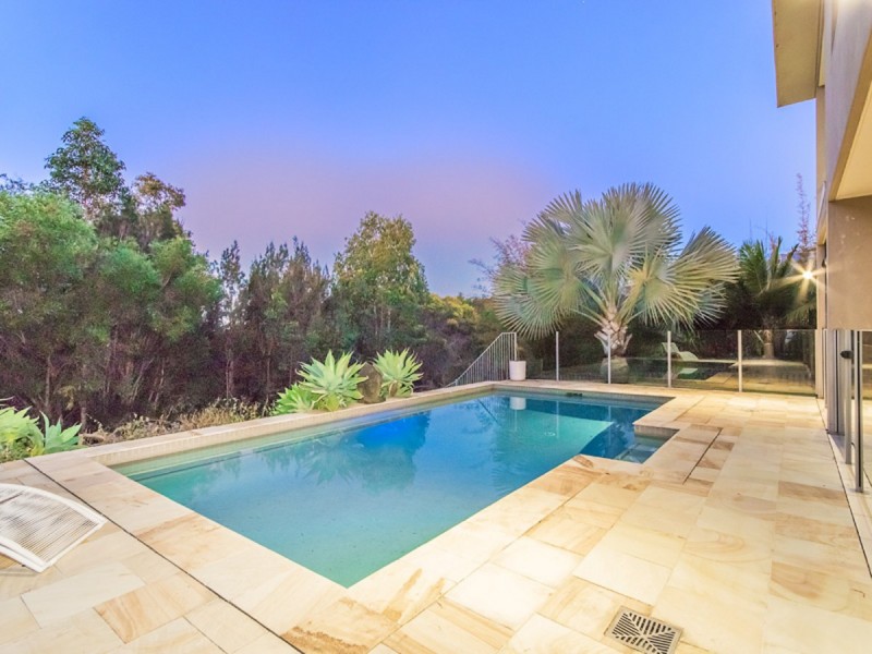 8 Wilcox Close, Reedy Creek QLD 4227