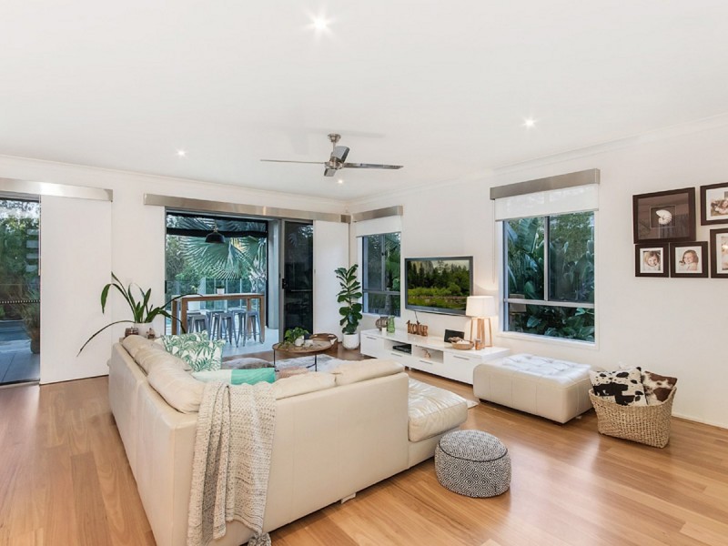 8 Wilcox Close, Reedy Creek QLD 4227