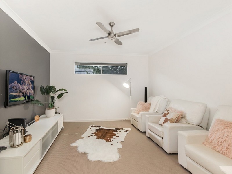 8 Wilcox Close, Reedy Creek QLD 4227