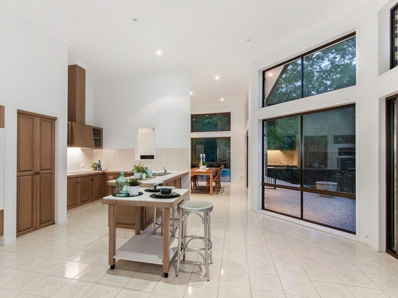 6 Akama Court, Mudgeeraba QLD 4213