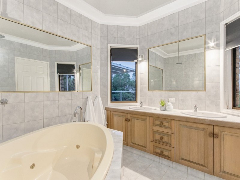 6 Akama Court, Mudgeeraba QLD 4213