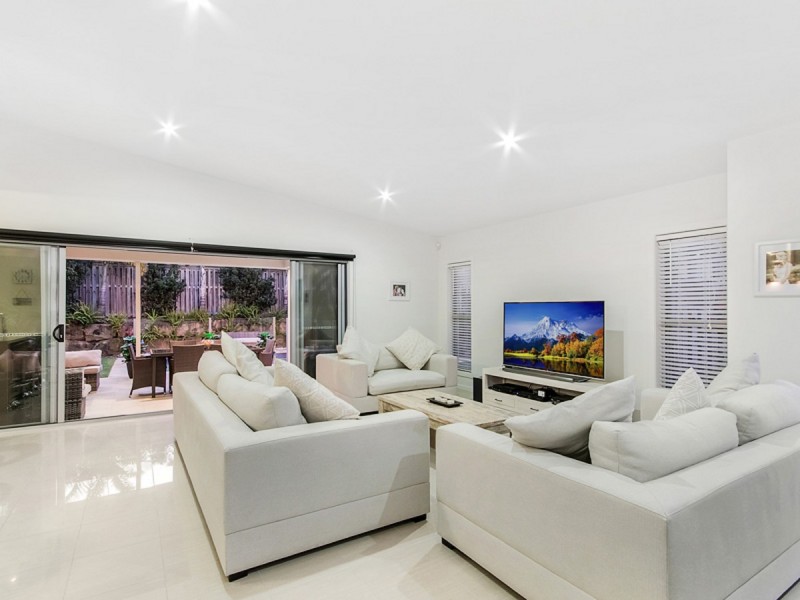5 Wilcox Close, Reedy Creek QLD 4227