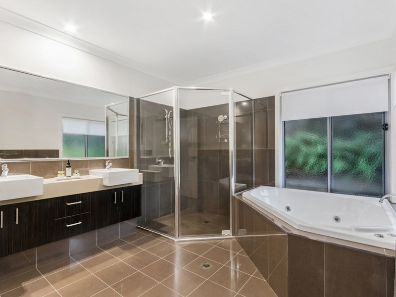 5 Wilcox Close, Reedy Creek QLD 4227