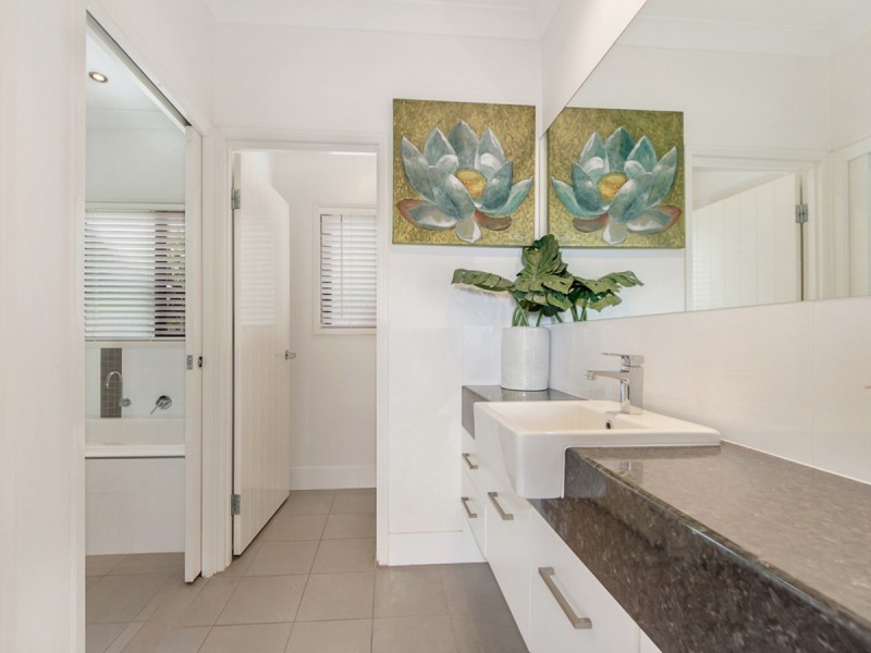 18 Willow Tree Drive, Reedy Creek QLD 4227