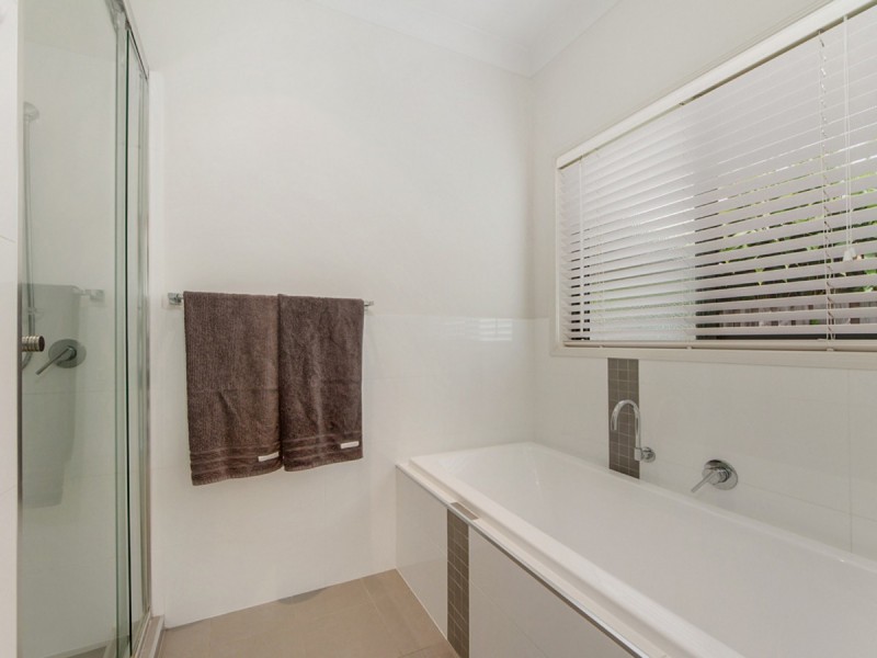 18 Willow Tree Drive, Reedy Creek QLD 4227